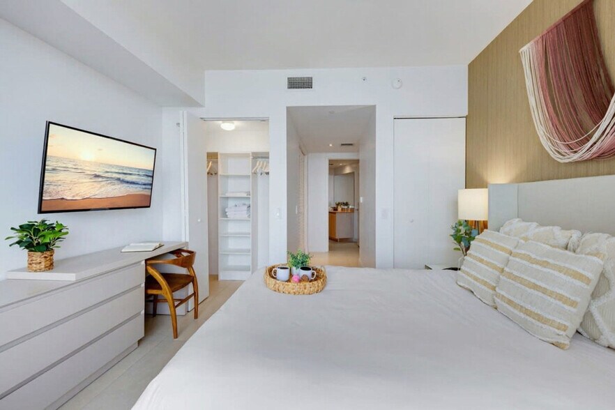 Building Photo - 4111 S Ocean Dr