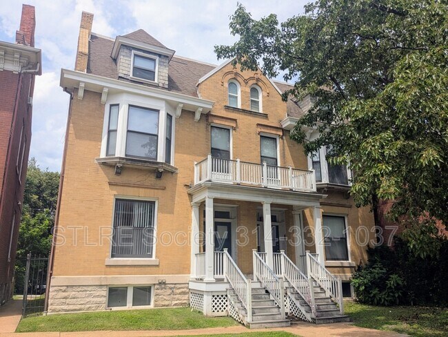 Building Photo - 2707 Russell Blvd
