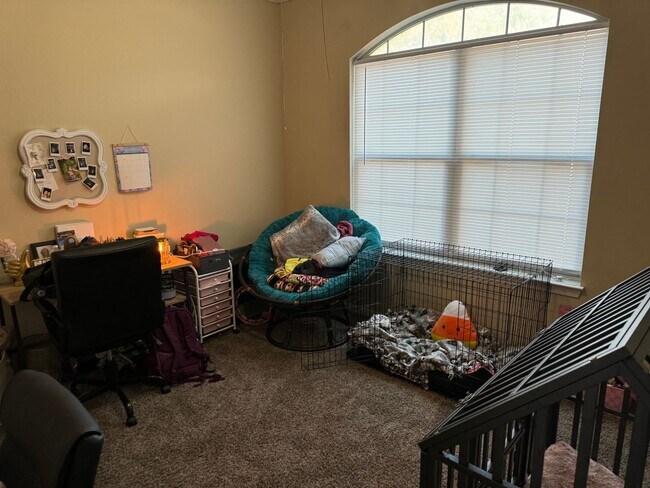 Building Photo - END OF JULY 2025 PRE-LEASE!  Spacious 3 Be...