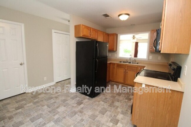 Building Photo - 938 Cumberland Dr