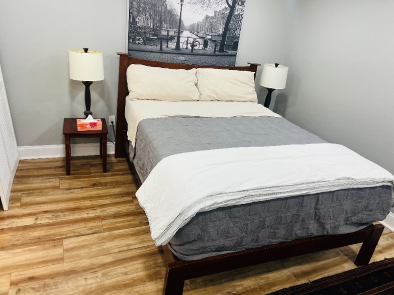 Building Photo - 1028 Crittenden St NE