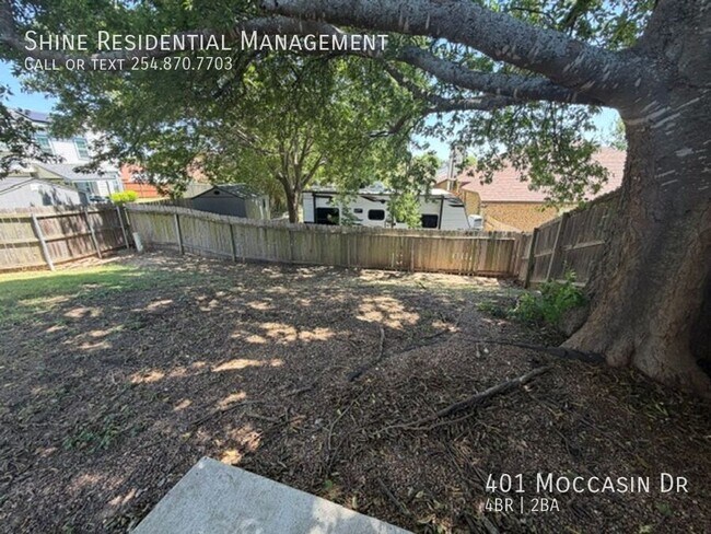 Building Photo - 401 Moccasin Dr