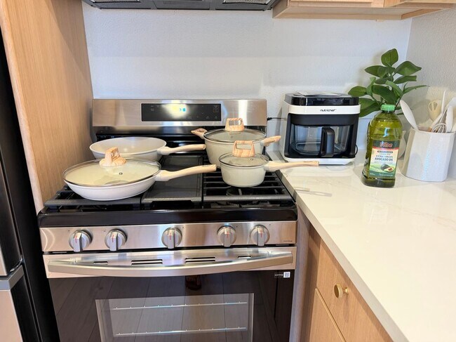 Building Photo - 9966 Pacific Ave