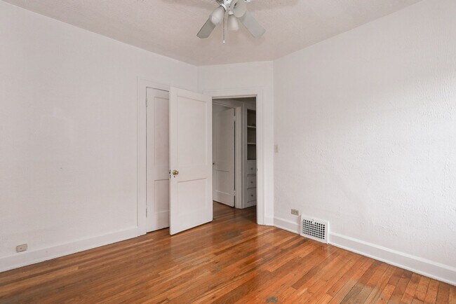 Building Photo - 3333 Desota Ave