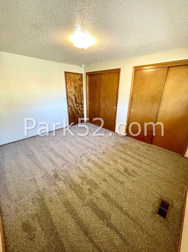 Building Photo - 1402-1404 N Orchard St