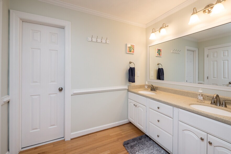 Building Photo - 338 W Olney Rd