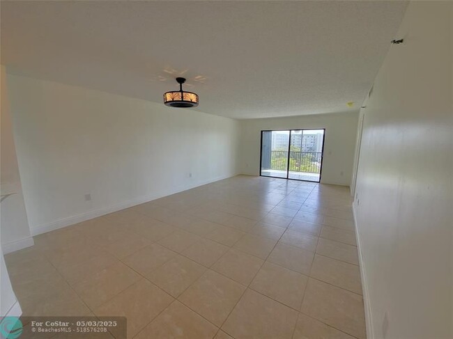 Building Photo - 2240 N Cypress Bend Dr