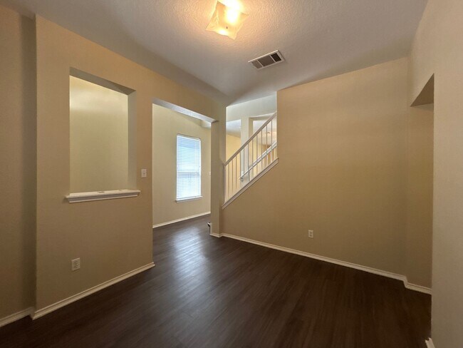 Building Photo - Charming 3BR Home with Modern Comforts and...