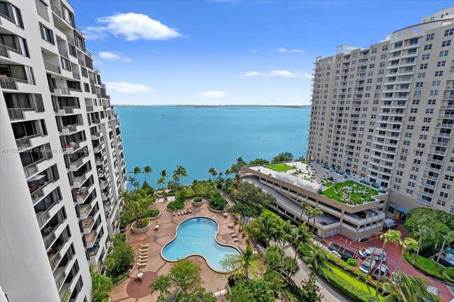 Building Photo - 520 Brickell Key Dr