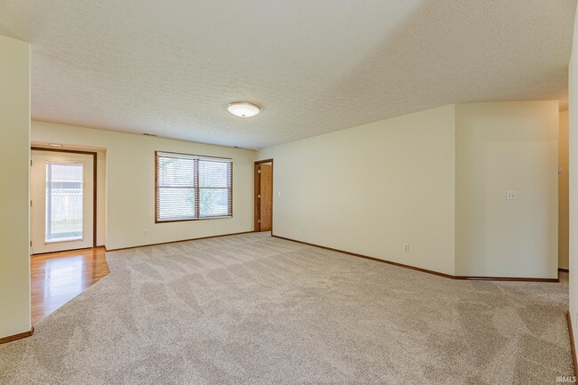 Building Photo - 3900 Deer Trail