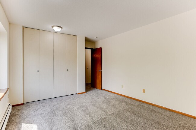 Building Photo - Cambridge Court Apartments