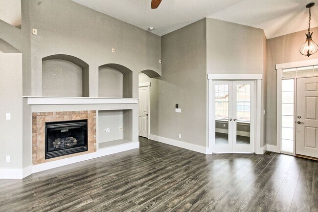 Building Photo - 2 Bedroom 2 Bath Loveland Ranch Home