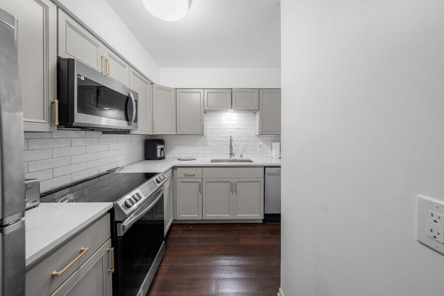 Building Photo - 2408 Longview St