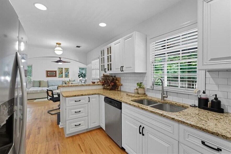 Building Photo - 2238 Ridgedale Rd NE