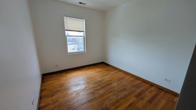 Building Photo - 1259 S Kolin Ave