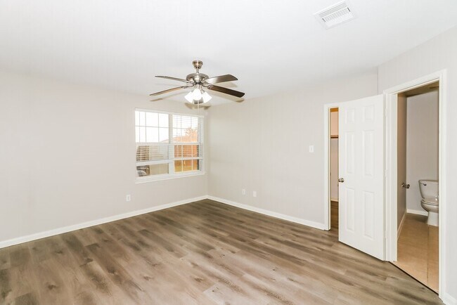 Building Photo - 6823 Clover Walk Ln