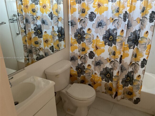 Building Photo - 516 Saxony Dr