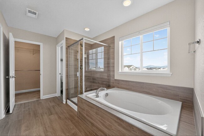 Building Photo - 590 Pikes View Dr