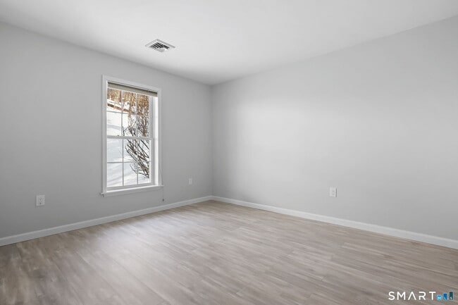 Building Photo - 19 Candlewood Springs Road