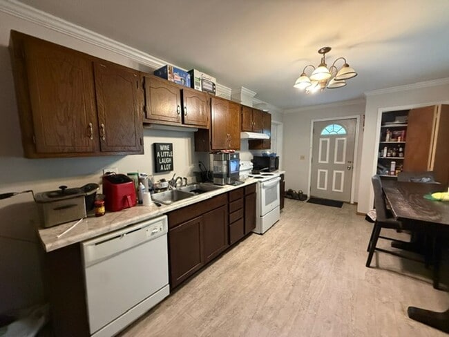 Building Photo - 4011 Danbury Dr