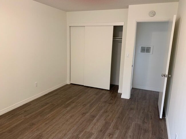 Building Photo - brookhurst15660