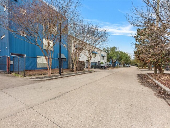 Building Photo - 1714 Drew St
