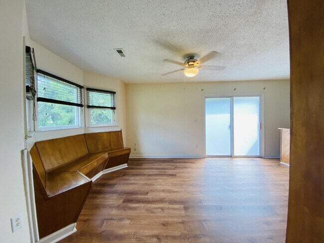 Building Photo - "Spacious 3-Bedroom Retreat with 2 Full Baths in Peaceful Meridianville!"