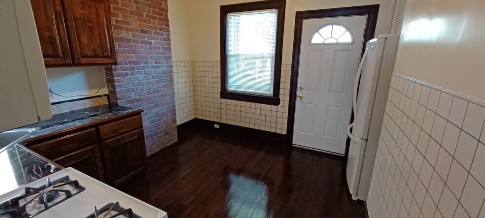 Building Photo - 262 Bond St