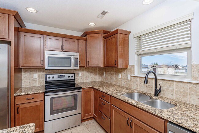 Building Photo - 6680 American Setter Dr