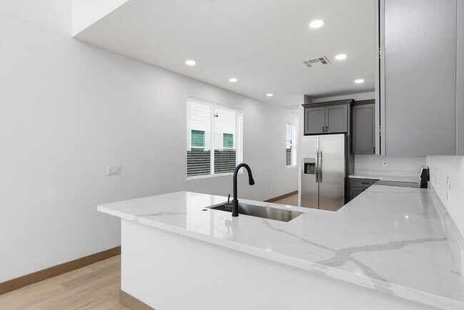 Building Photo - 2813 E St