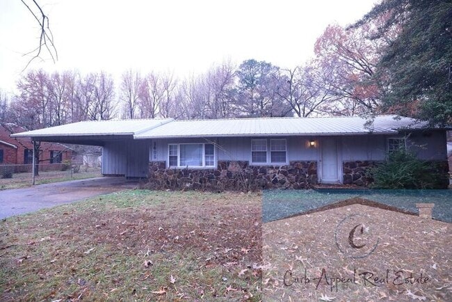 Building Photo - Recently renovated 3 bed, 1 bath house - includes workshop (electricity & bath), storage shed & f...