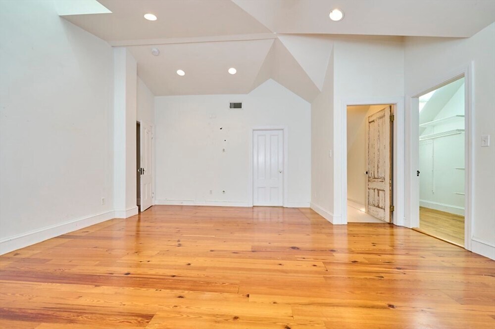 Building Photo - 16 Indiana Ter