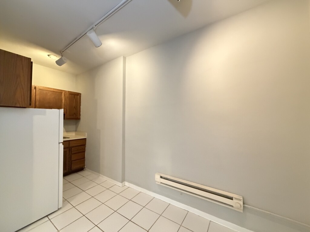 Building Photo - 457 W Melrose