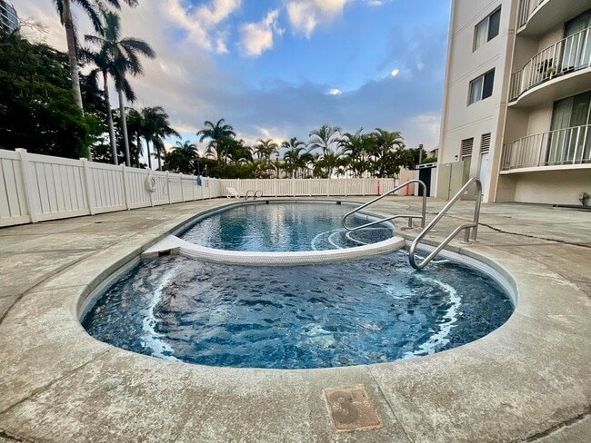 Building Photo - Beautiful 1/1/1 with Sunset Views