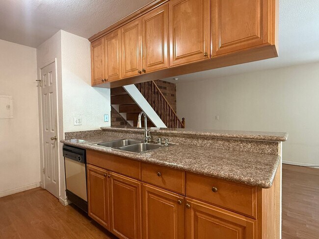 Building Photo - Bright 2-bedroom, 1-bath Townhouse-style Condo in San Jose