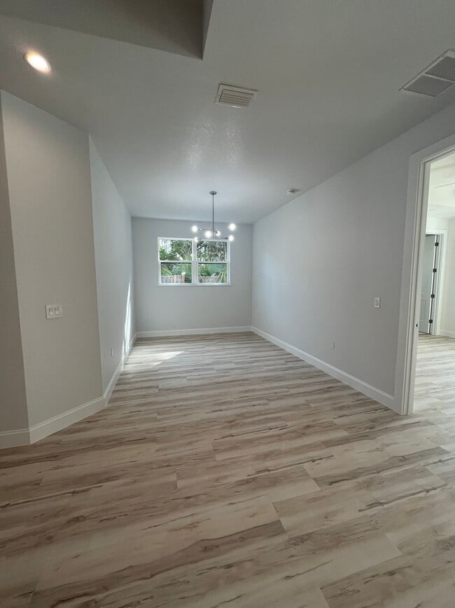 Building Photo - BEAUTIFUL BRAND NEW DUPLEX!!