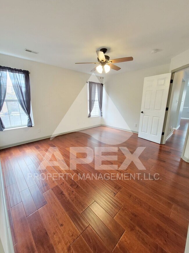 Building Photo - Beautiful 3 Bd/2.5 Ba Single Family home w/Bonus Rm in West Knoxville!