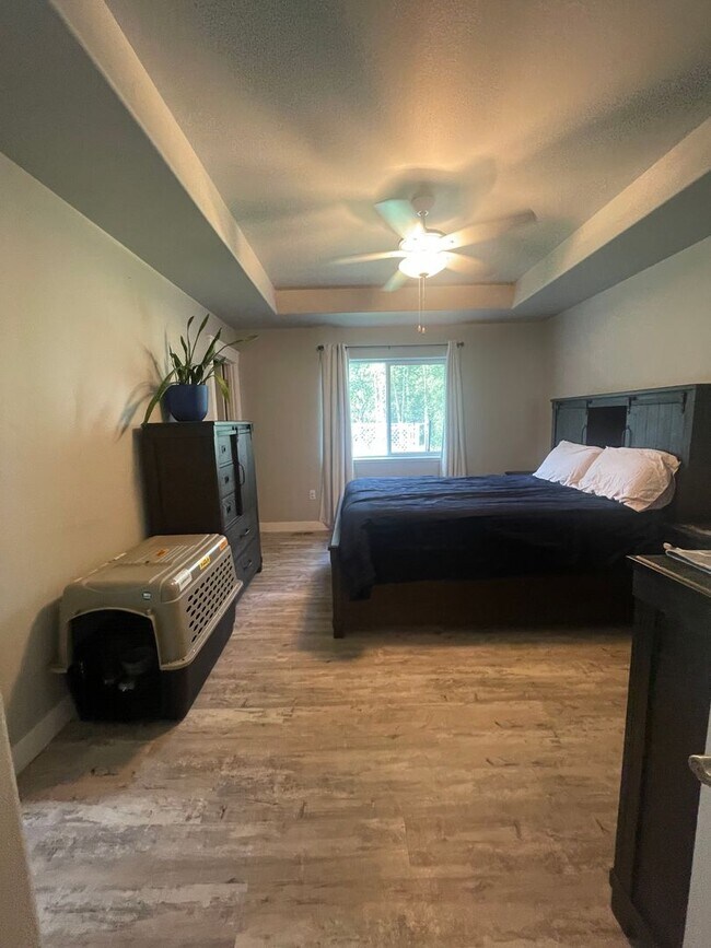 Building Photo - Wonderful Ranch Style home on over an acre in a great location!  3 bed/2 bath/2 car garage with a...