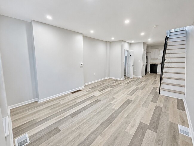Building Photo - Spacious 3BR Rental with Central Air & Private Yard