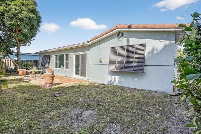 Building Photo - 7920 Alhambra Blvd