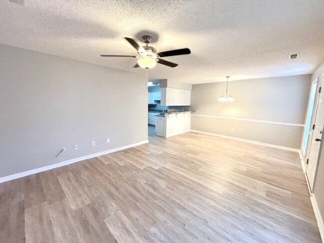 Building Photo - 118 Railroad Ridge Rd