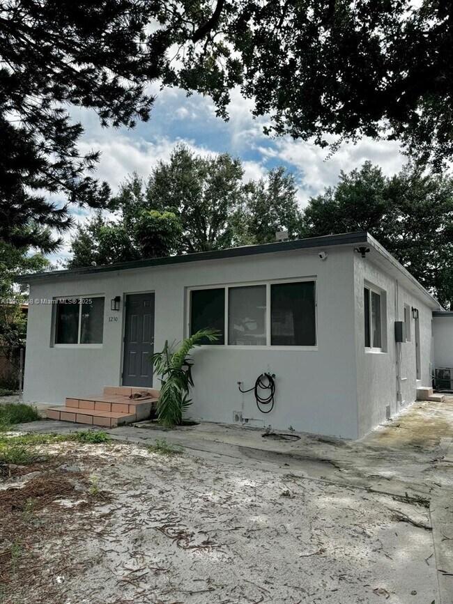 Building Photo - 1230 NW 70th St