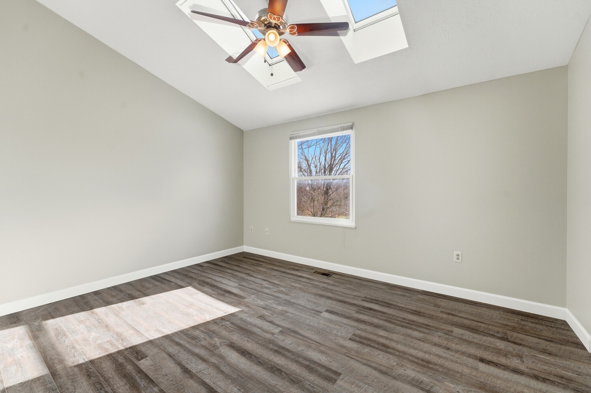 Building Photo - 217 Clearbrook Ct