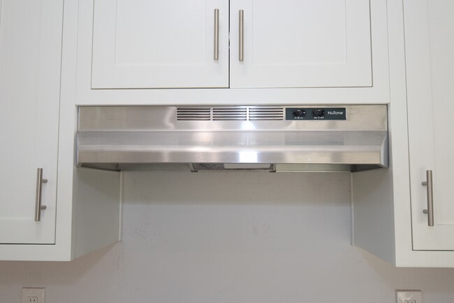 Building Photo - 1231 E 53rd St