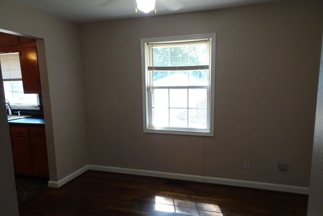 Building Photo - 3 Bedroom 1 Bath Rancher Rental in North H...