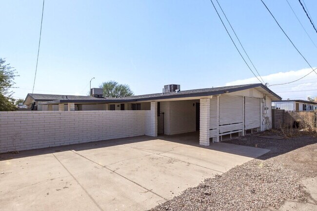 Building Photo - 1129 N Wedgewood Cir