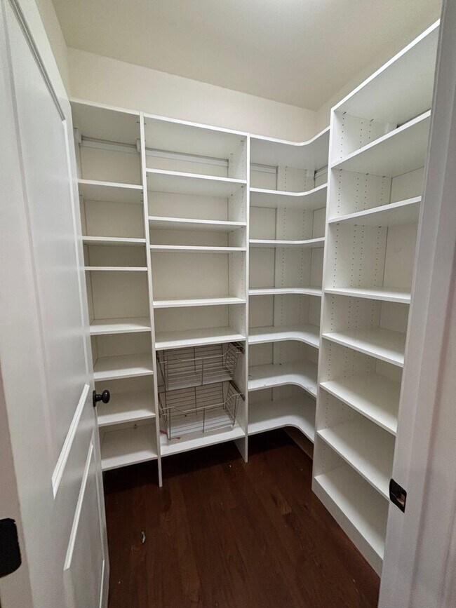 Building Photo - 4816 Village Walk