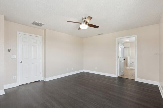 Building Photo - 2227 Napone Ln