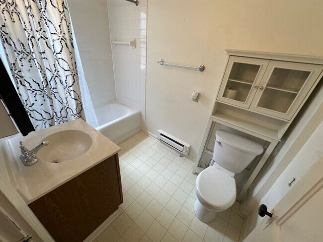 Building Photo - North Campus OSU Single Family Home with 2...