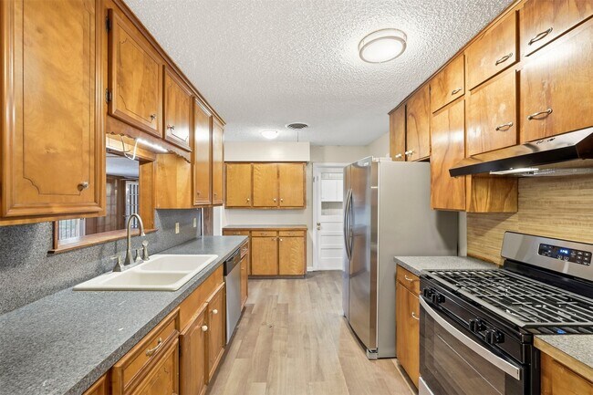 Building Photo - 1759 S Park